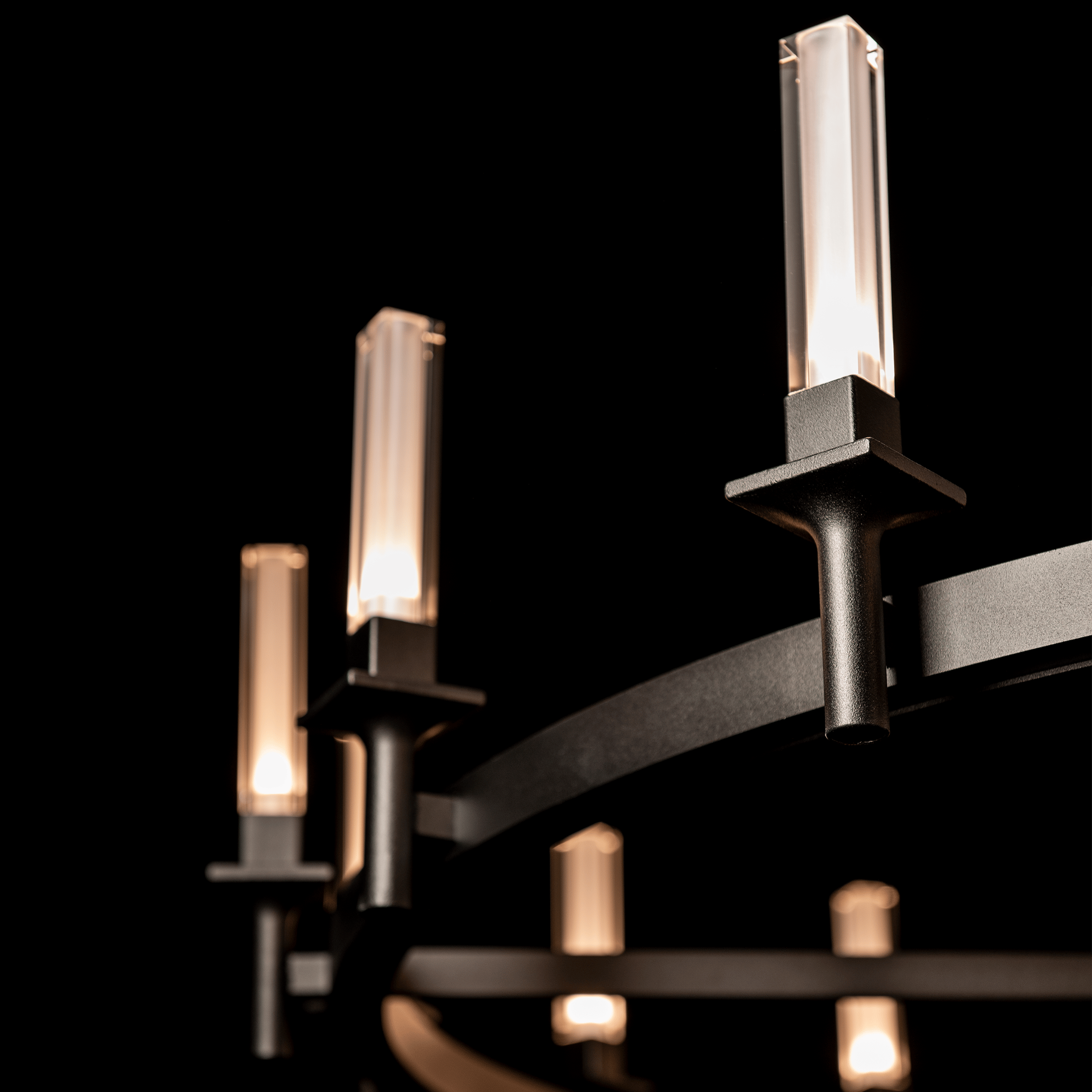 ヨンジュン ポロライド Windsor 16-Light Chandelier | by Hubbardton Forge | 131621