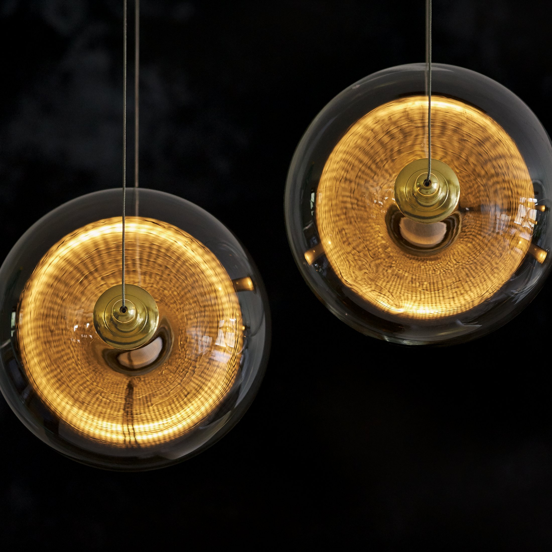 Spherical online pendant light