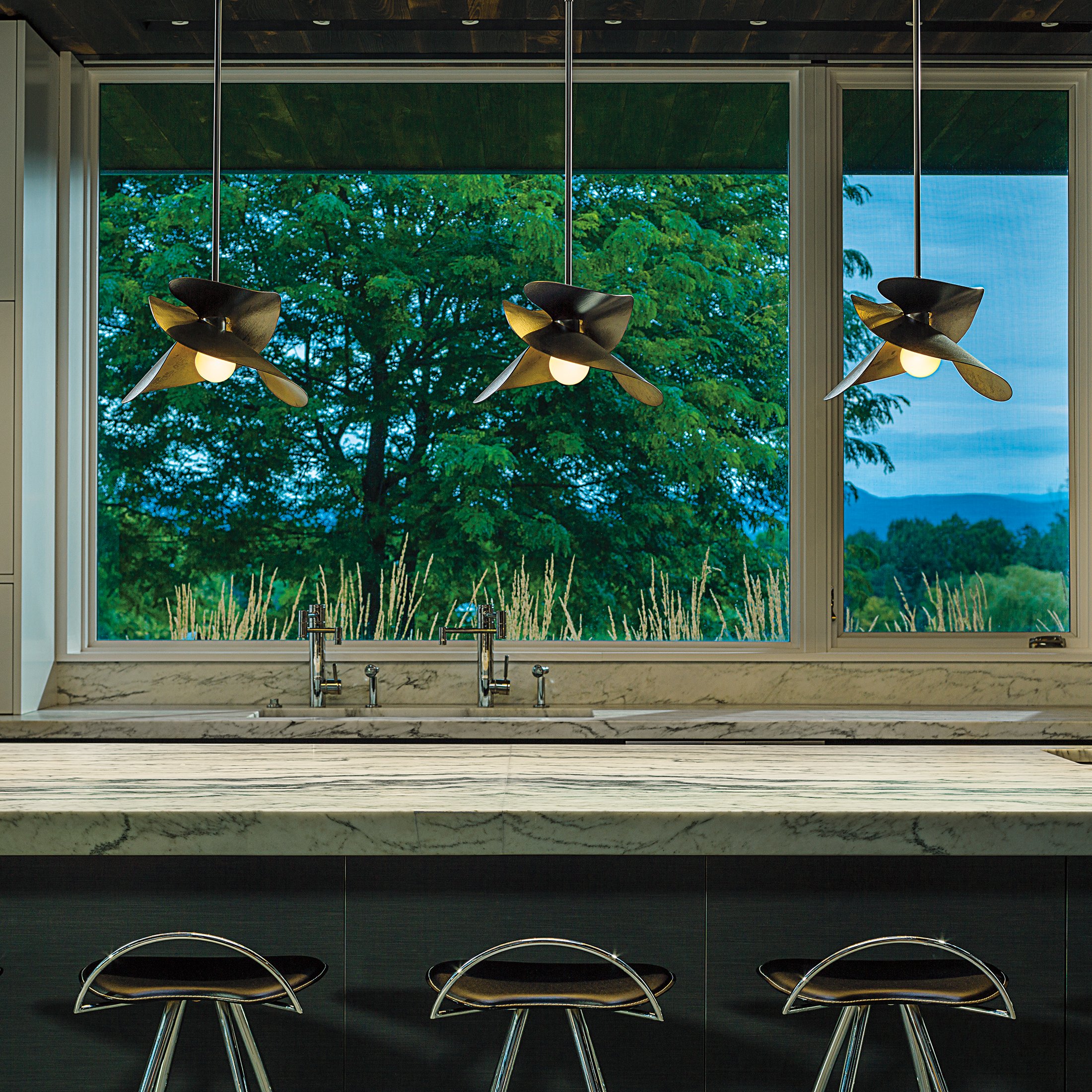 Hibiscus Small Pendant | by Hubbardton Forge | 139450