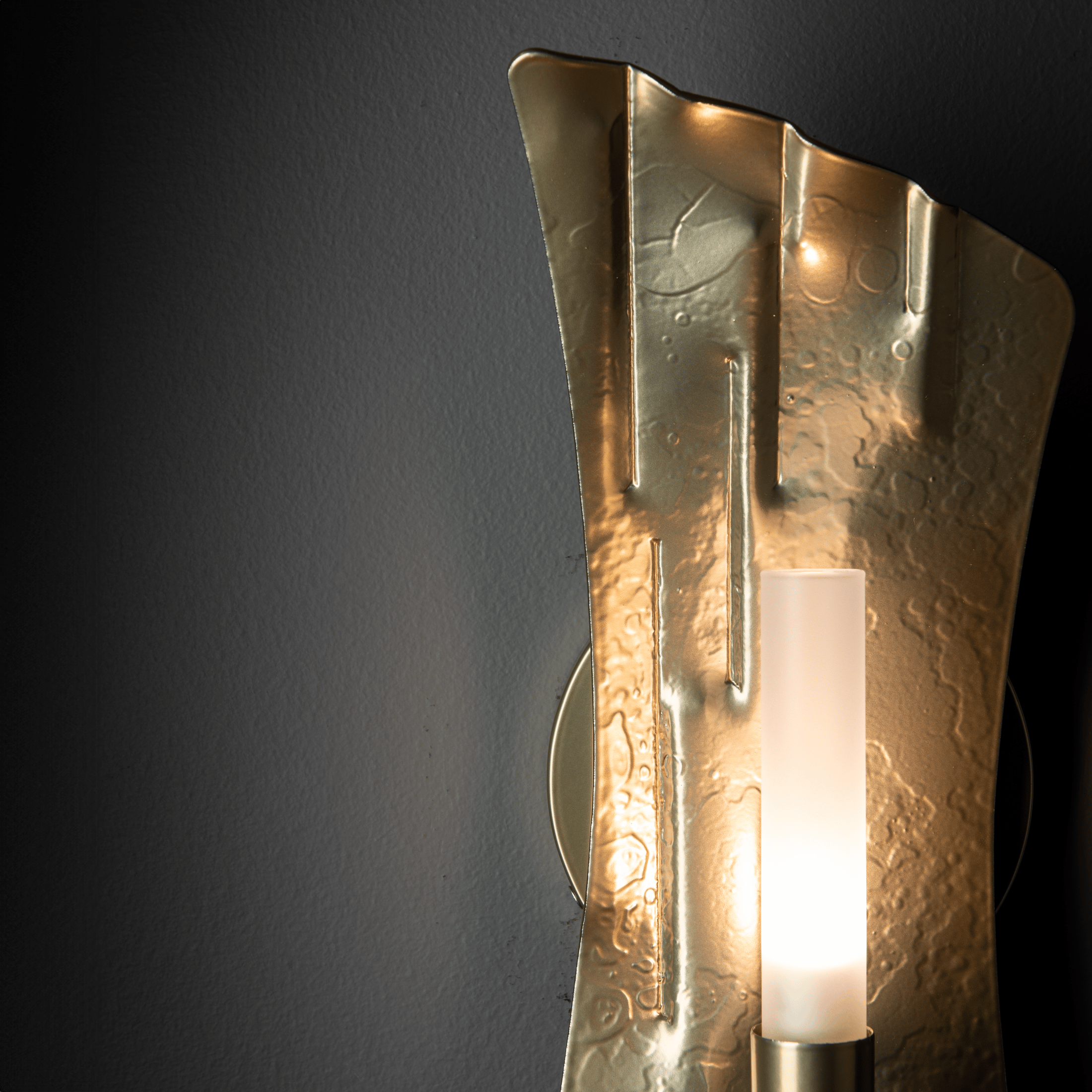 Crest 1-Light Sconce | by Hubbardton Forge | 201062