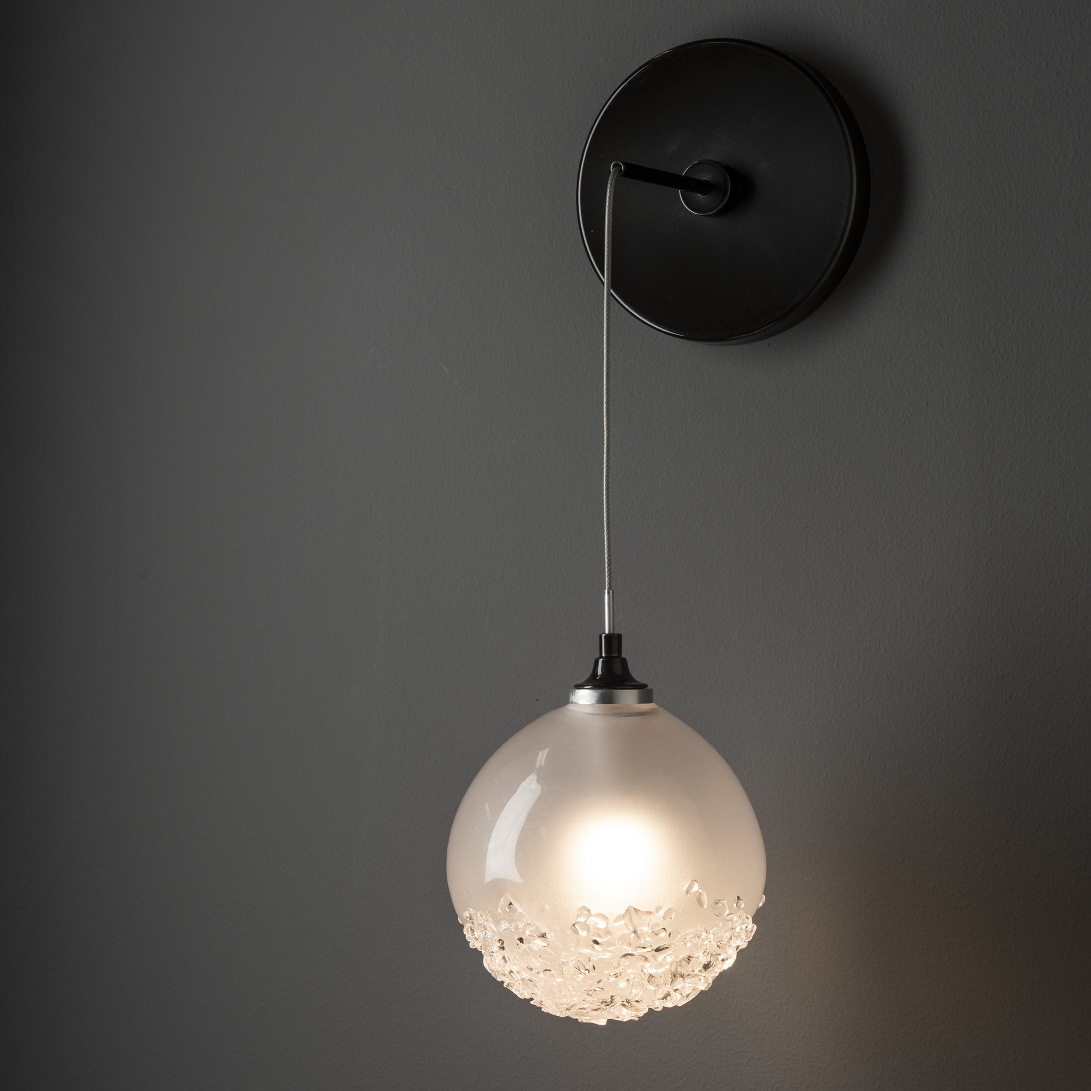 Low voltage outlet sconce