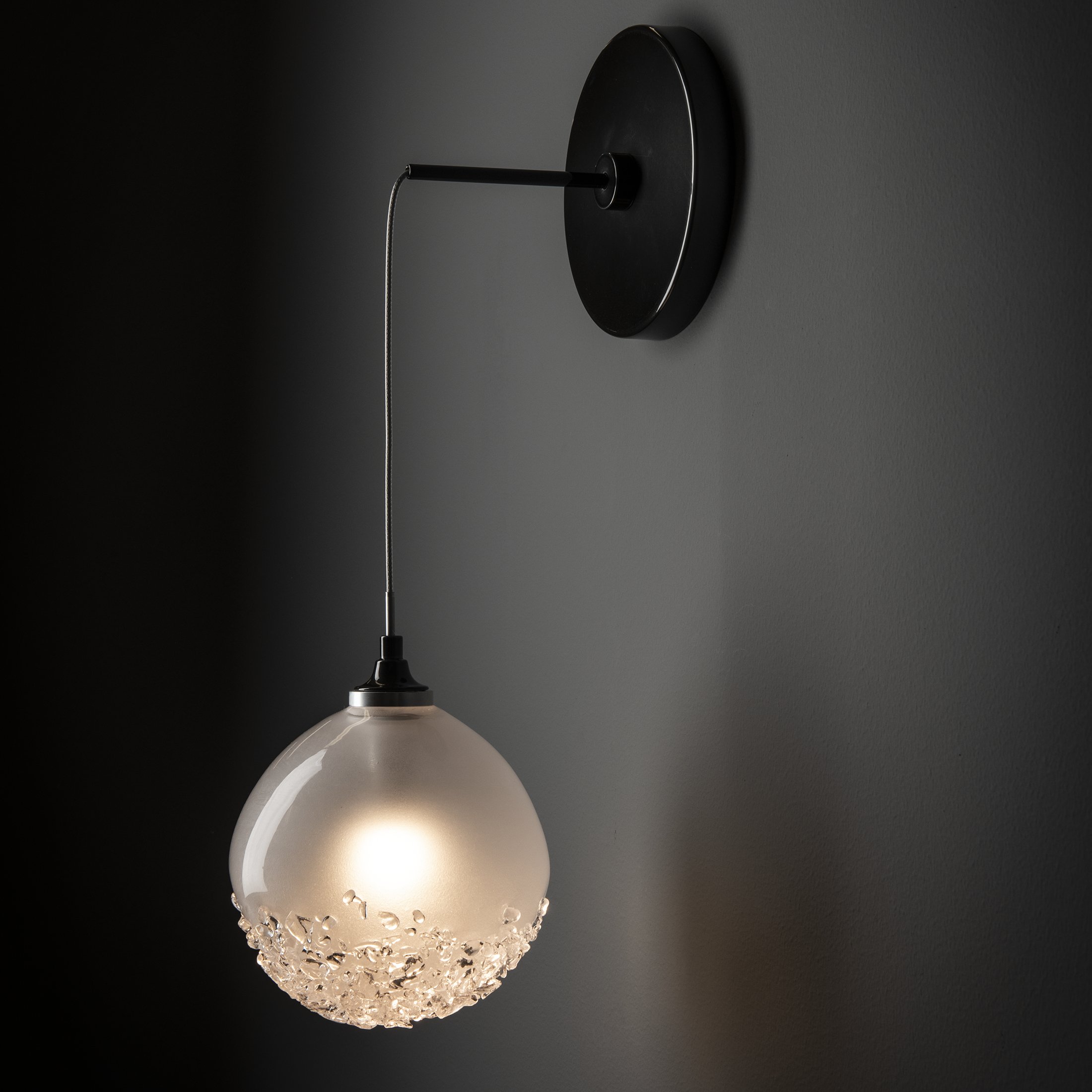Low voltage outlet sconce